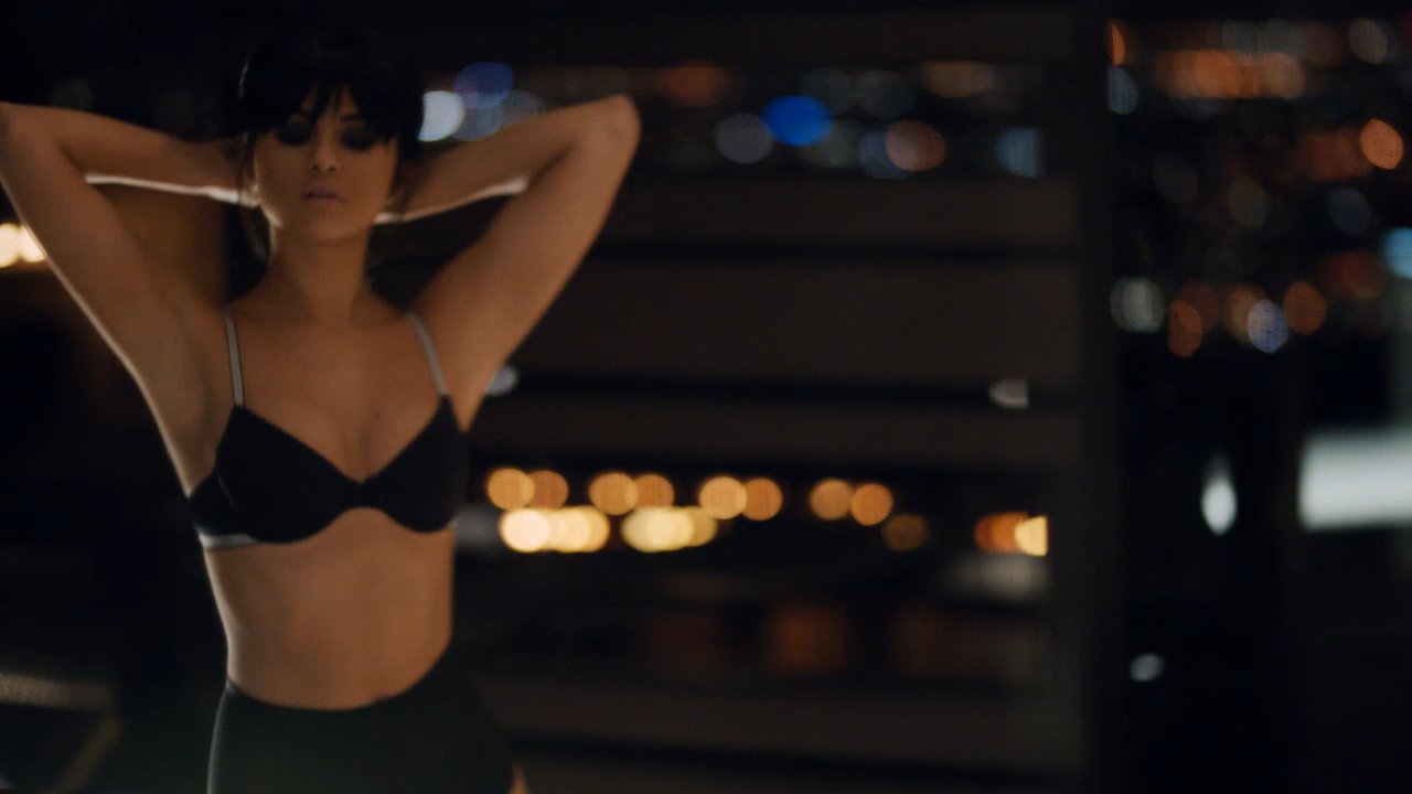 Selena gomez shaking sexy