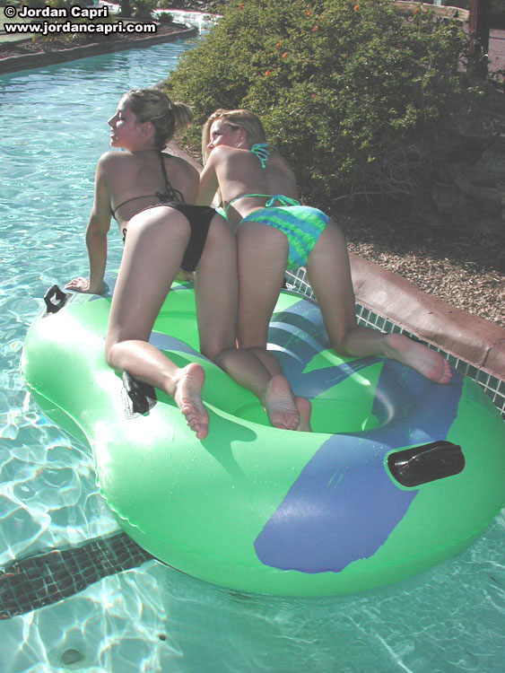 Candid Voyeur Shots Water Park Oops